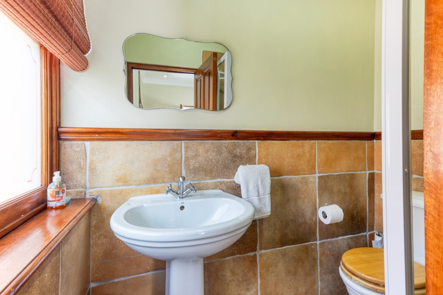 7 Bedroom Property for Sale in Zwaanswyk Western Cape